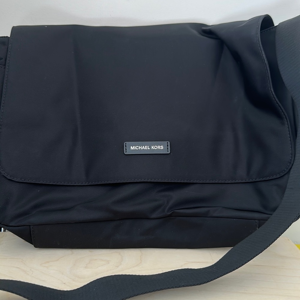 Michael Kors slick Canvas Messenger/laptop Bag-Black